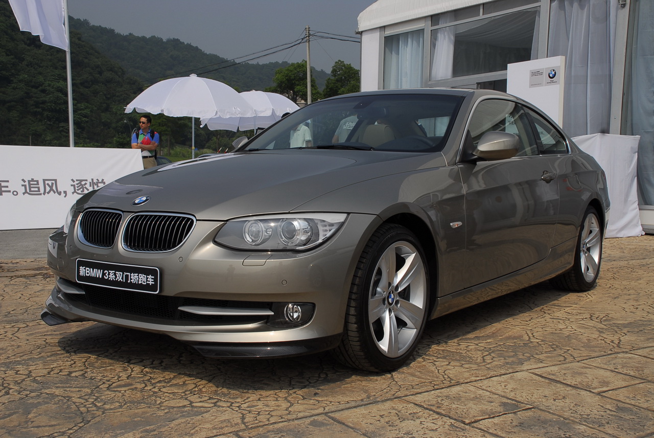 进口宝马3系双门轿跑车与双门敞篷车