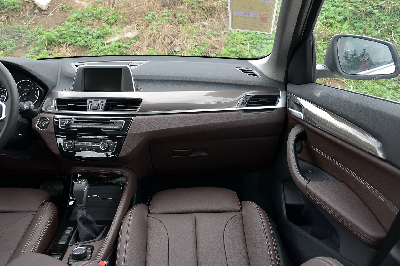 2016款宝马x1 1.5t自动sdrive18li豪华型