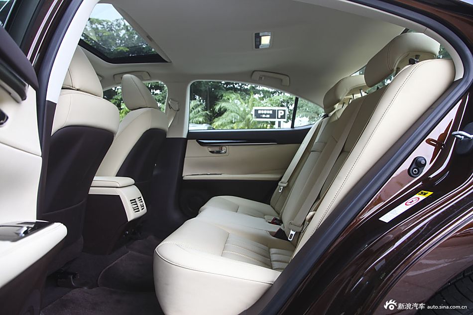 2015款雷克萨斯ES 2.0L自动200舒适版