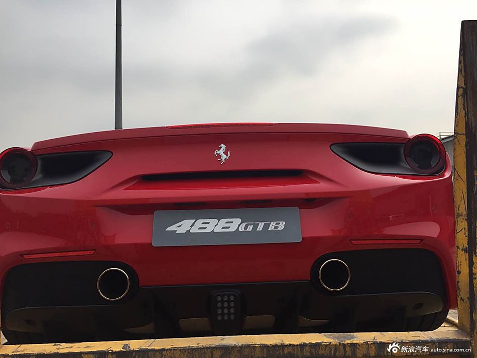 法拉利488 GTB