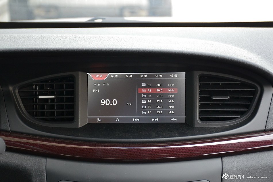 2016款奔腾B50 1.4T自动运动豪华型