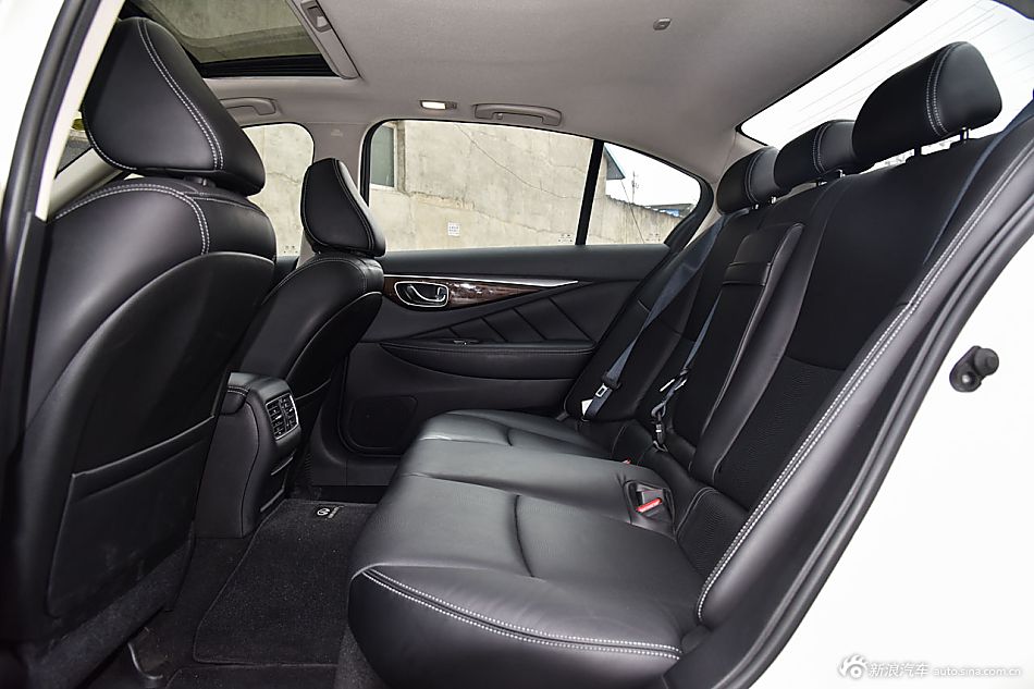 2015款英菲尼迪Q50L 2.0T自动豪华型