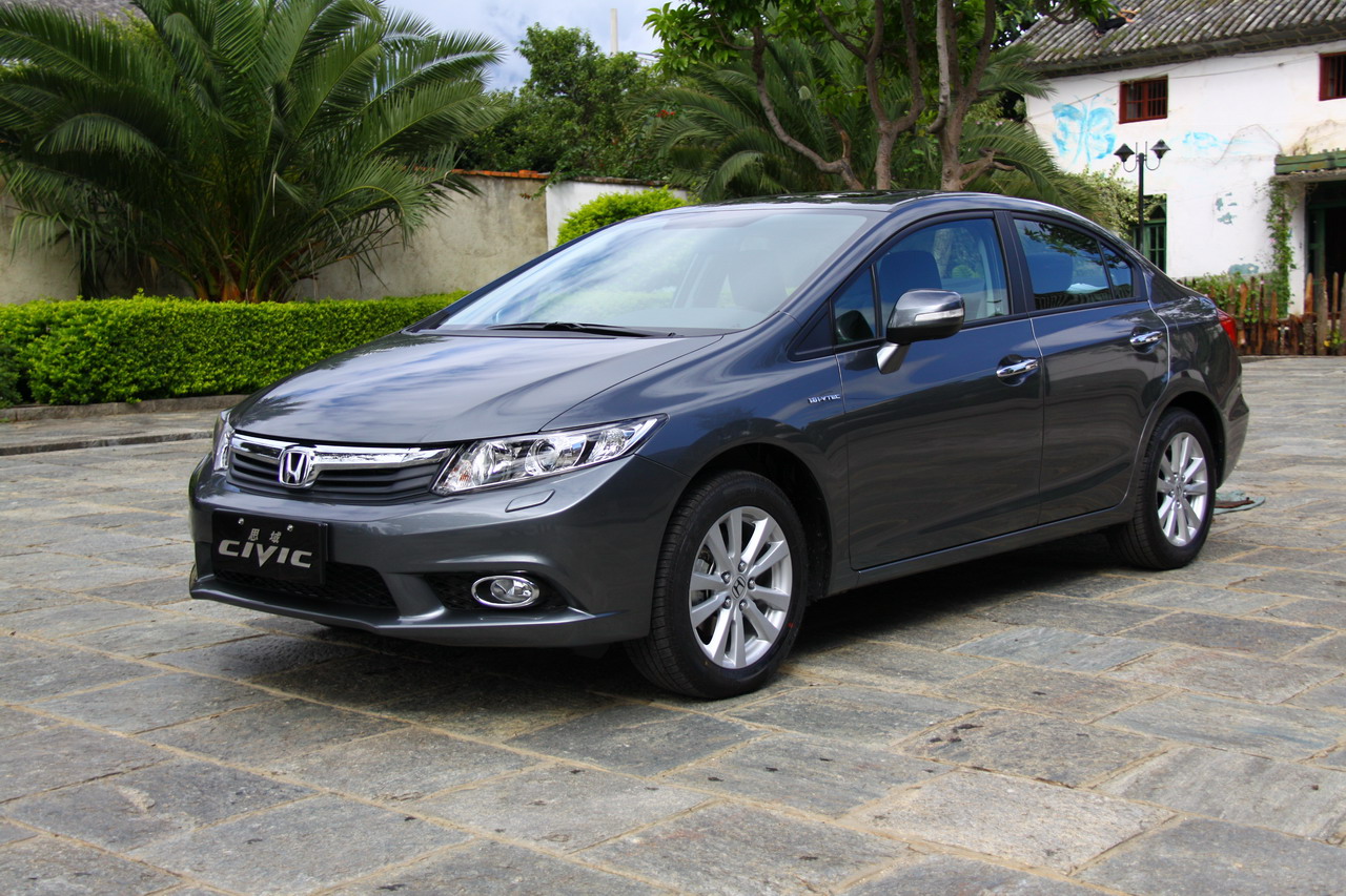 2012款思域1.8l自动豪华导航版