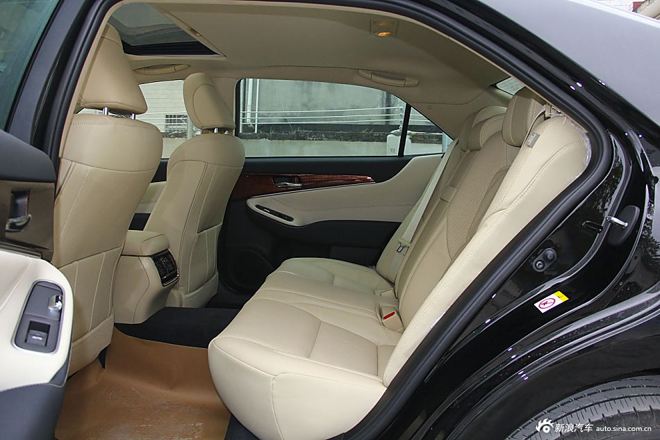 2015款皇冠2.0T自动时尚版