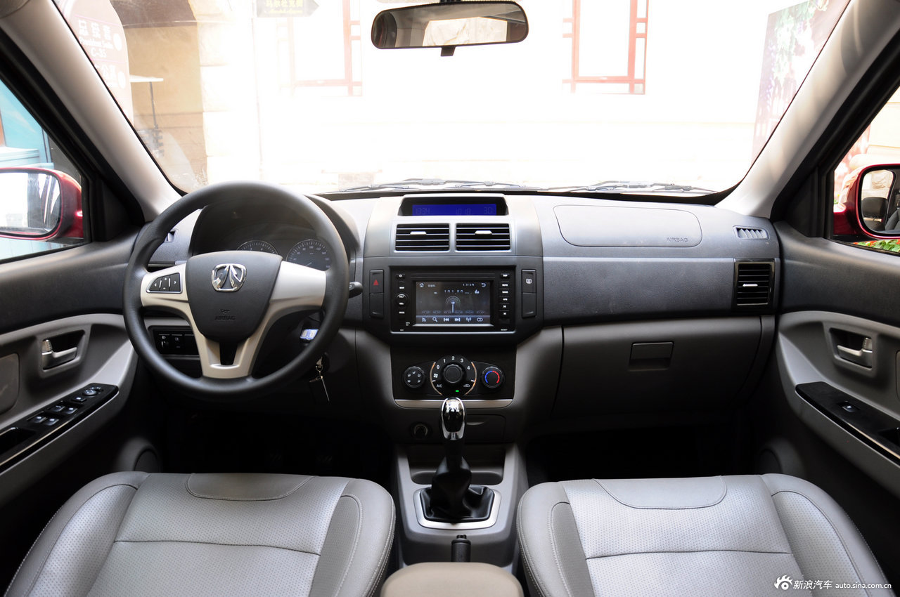 北汽威旺m30后盖内饰板如何拆卸