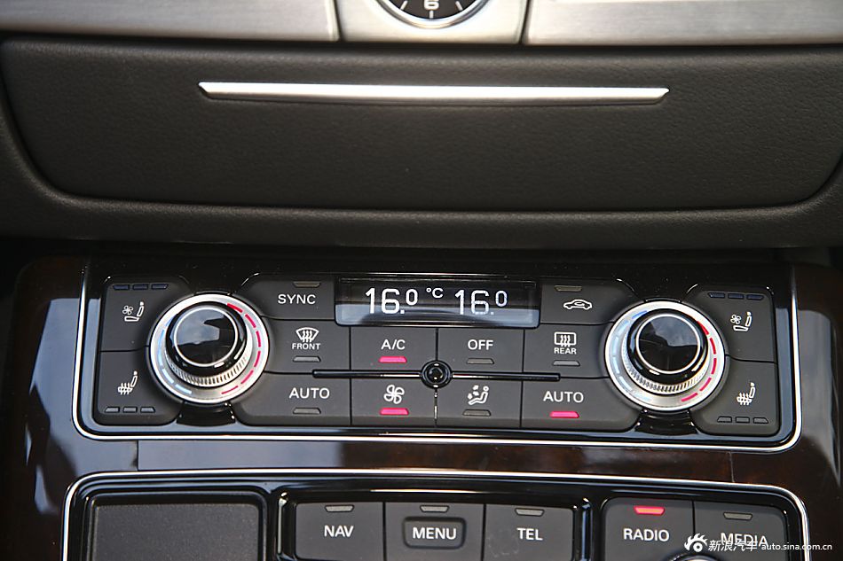 2014款奥迪A8L 3.0T自动45TFSI quattro豪华型