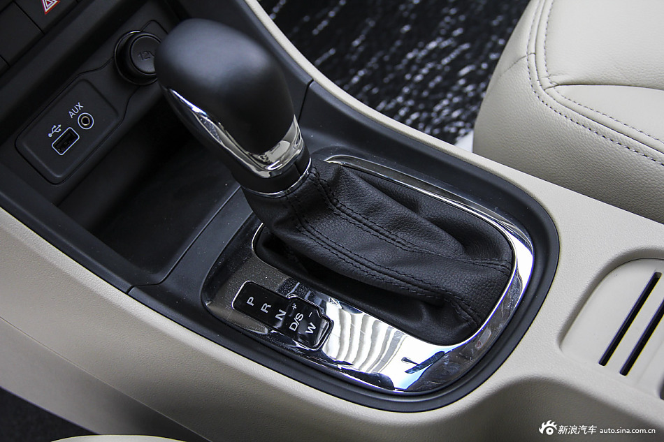 2015款荣威360 1.5L自动豪华版