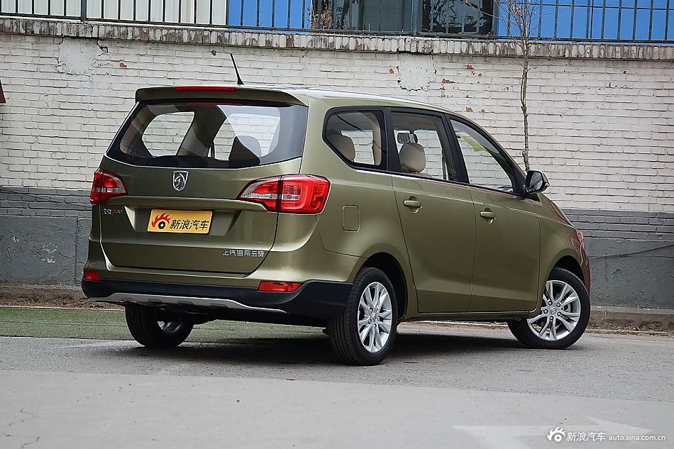 2016款宝骏730 1.5L手动标准版5座