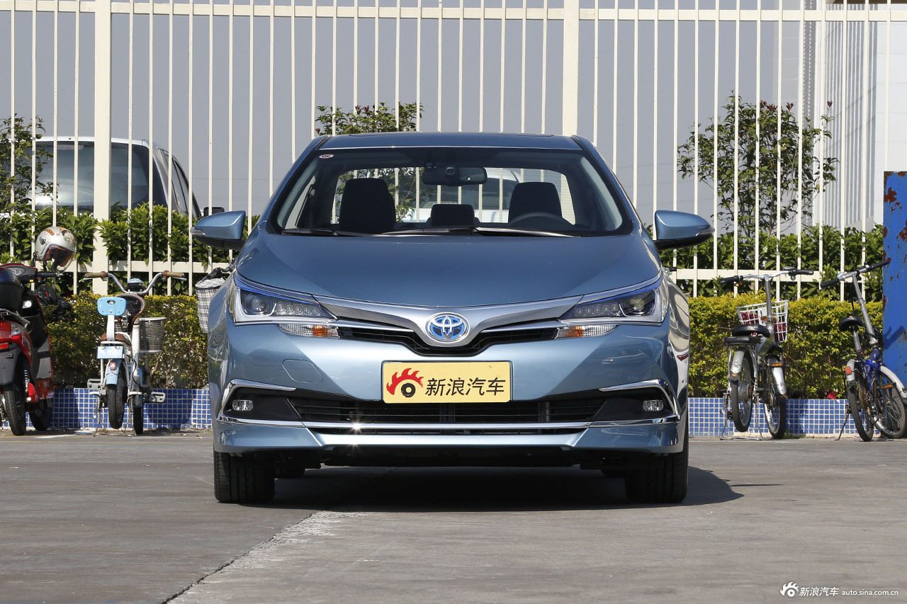 2016款卡罗拉双擎1.8l自动旗舰版