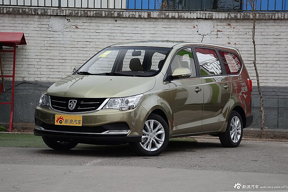 2016款宝骏730 1.5L手动标准版5座