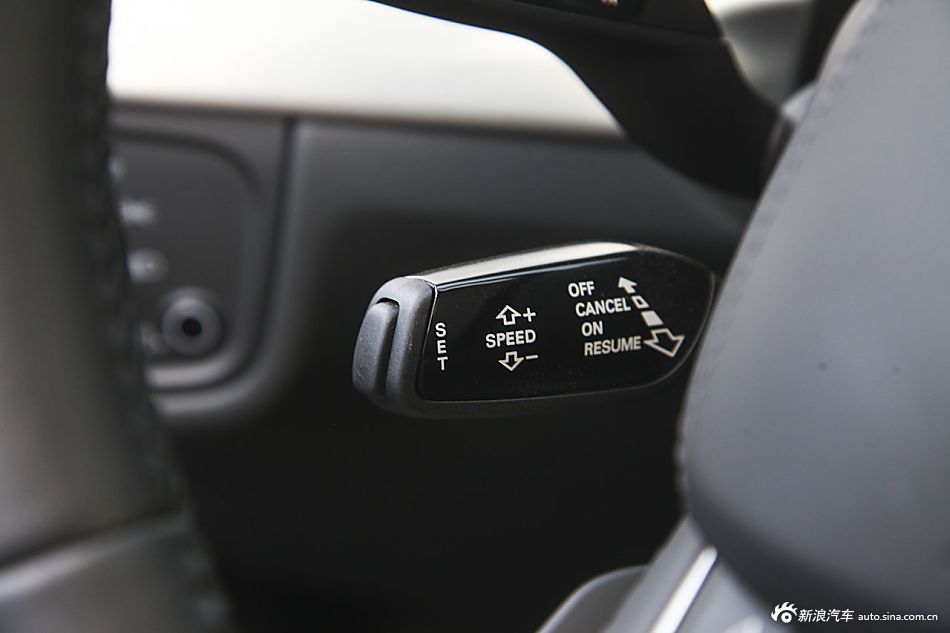 2014款奥迪A8L 3.0T自动45TFSI quattro豪华型