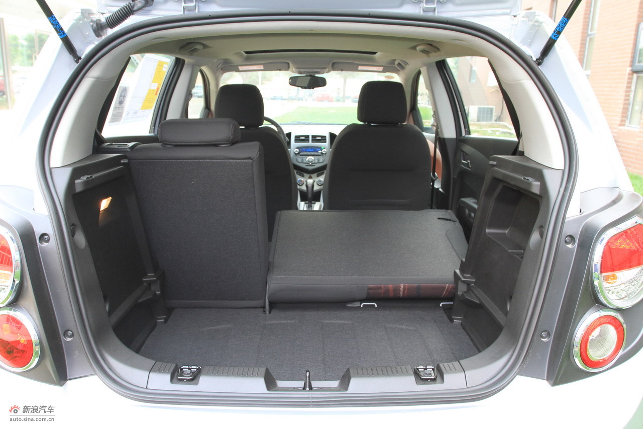2011款爱唯欧两厢到店实拍_爱唯欧空间图片6052472_汽车图库_新浪汽车