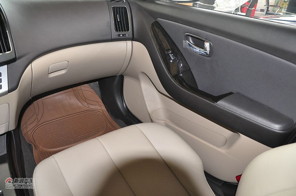 2011款北京现代悦动1.6l自动豪华型内饰功能