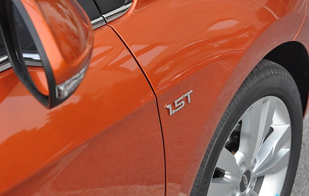 增新车身颜色 曝奇瑞艾瑞泽5 1.5T谍照