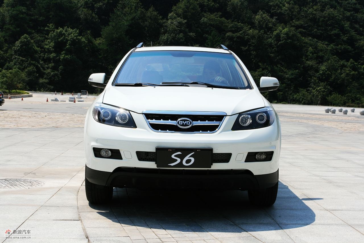 比亚迪s6外观