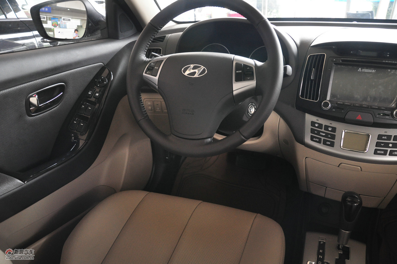 2011款北京现代悦动1.6l自动豪华型内饰功能