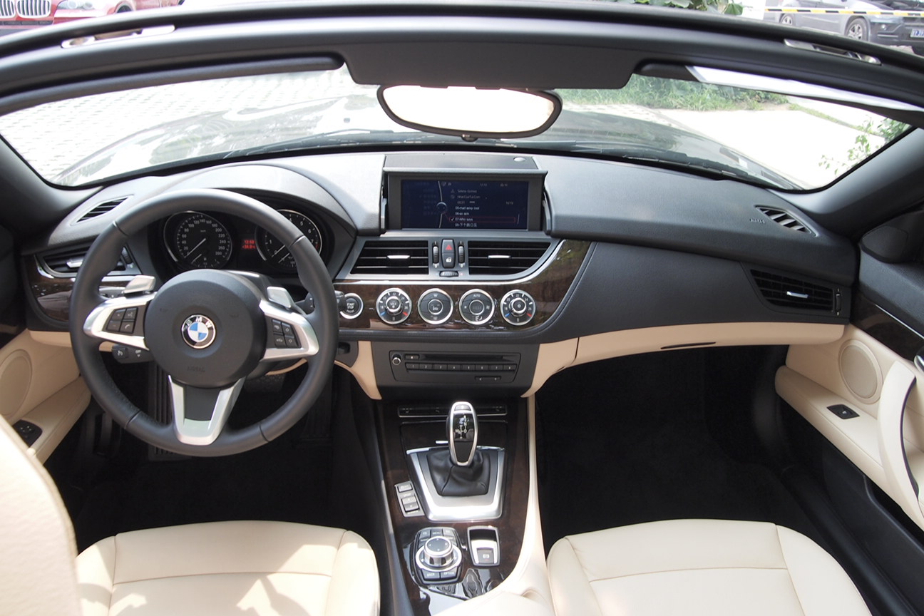 【宝马z4】2011款宝马z4 sdrive35is自动型_综合图/外观图/内饰图