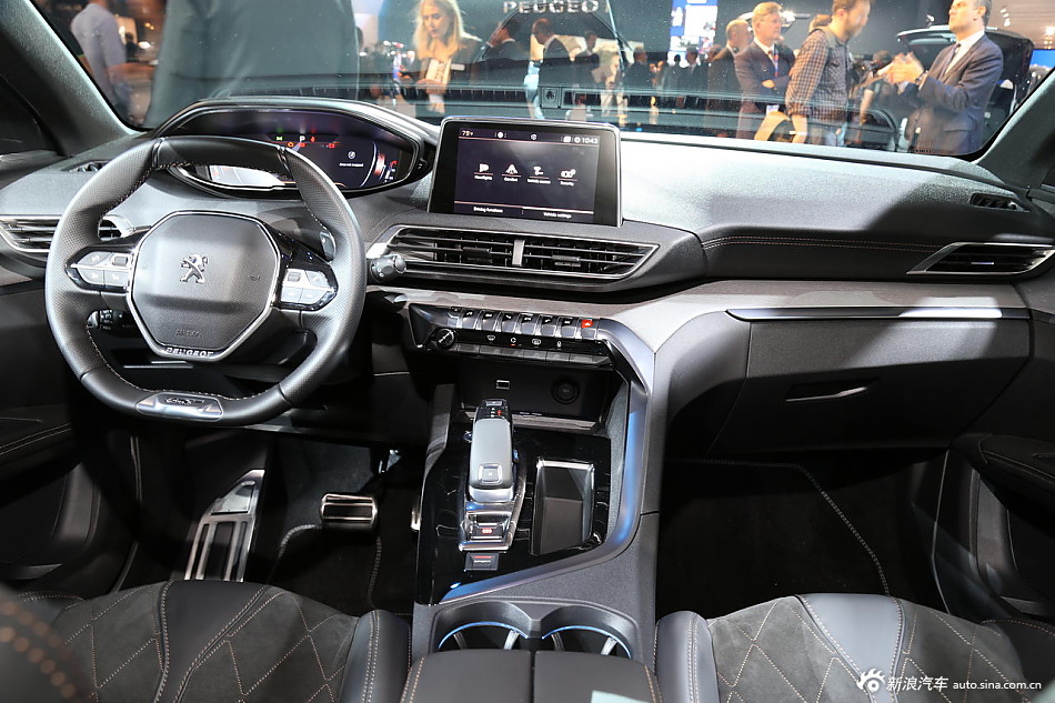 极富科技感 标致7座中型SUV 5008