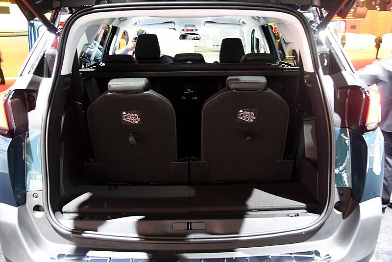 巴黎车展：标致全新5008发布