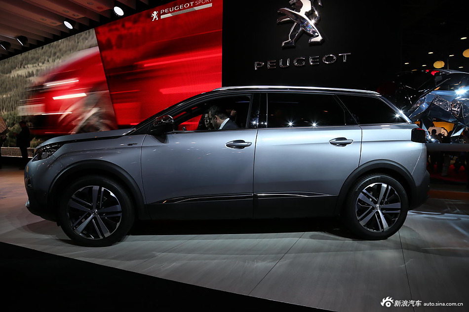 极富科技感 标致7座中型SUV 5008