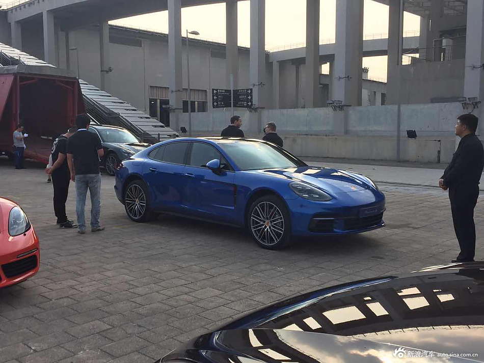Panamera 4S和Panamera Turbo