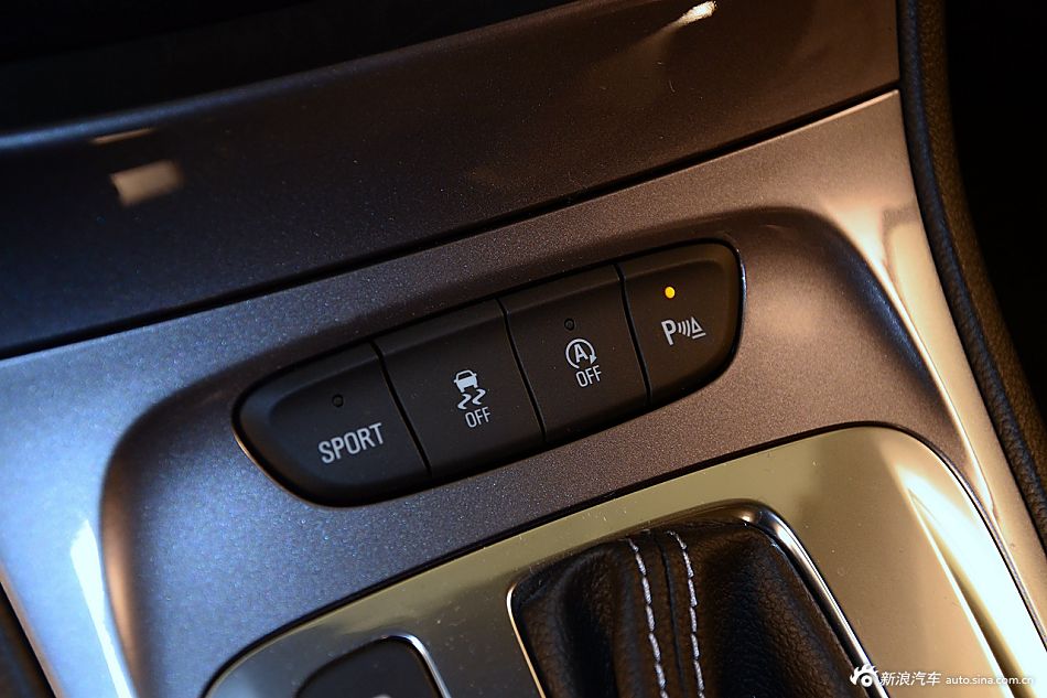 天生爱玩 实拍别克全新威朗轿跑