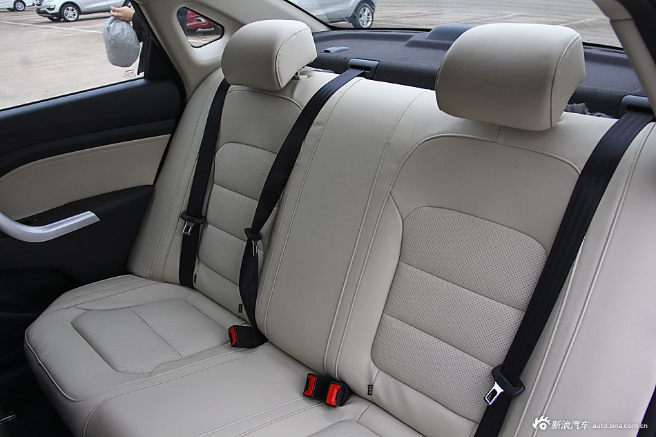 2015款悦翔V7 1.6L自动乐享型