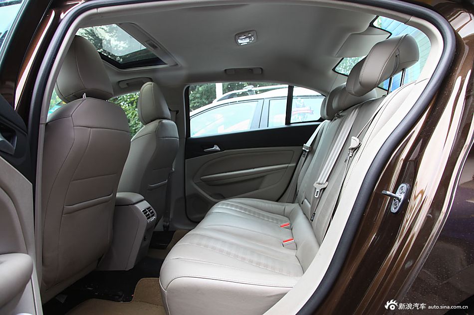 2014款东风标致408 1.6T自动至尊版