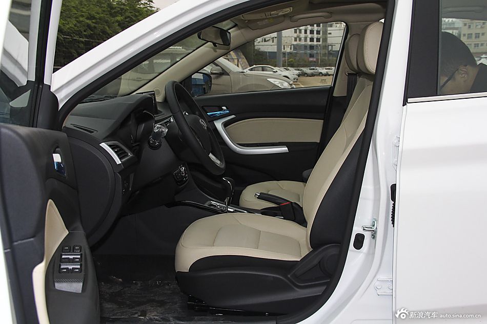 2015款悦翔V7 1.6L自动乐享型