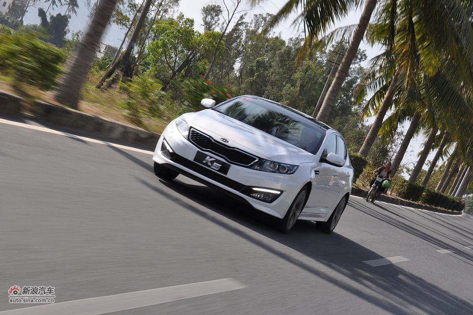 东风悦达起亚k5试车