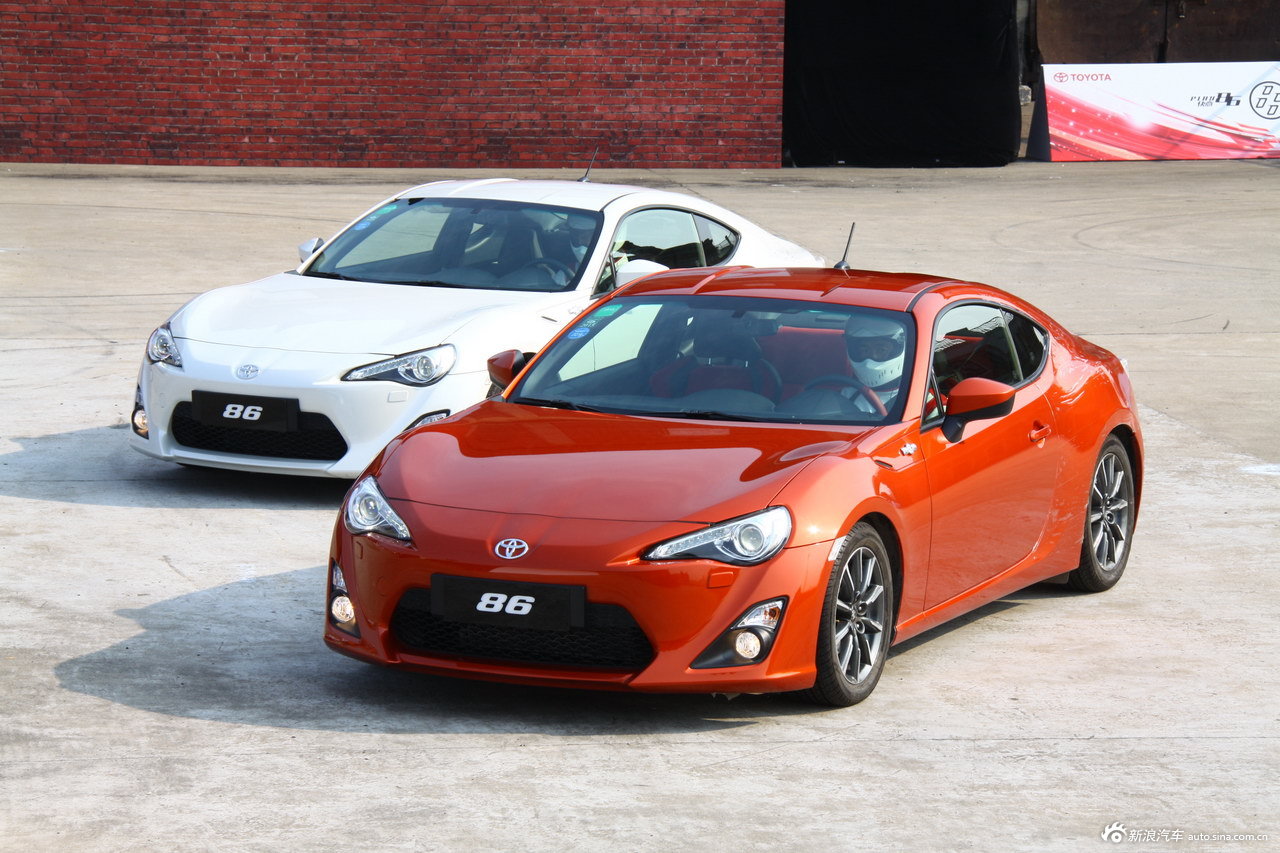 丰田86跑车在上市活动中亮相