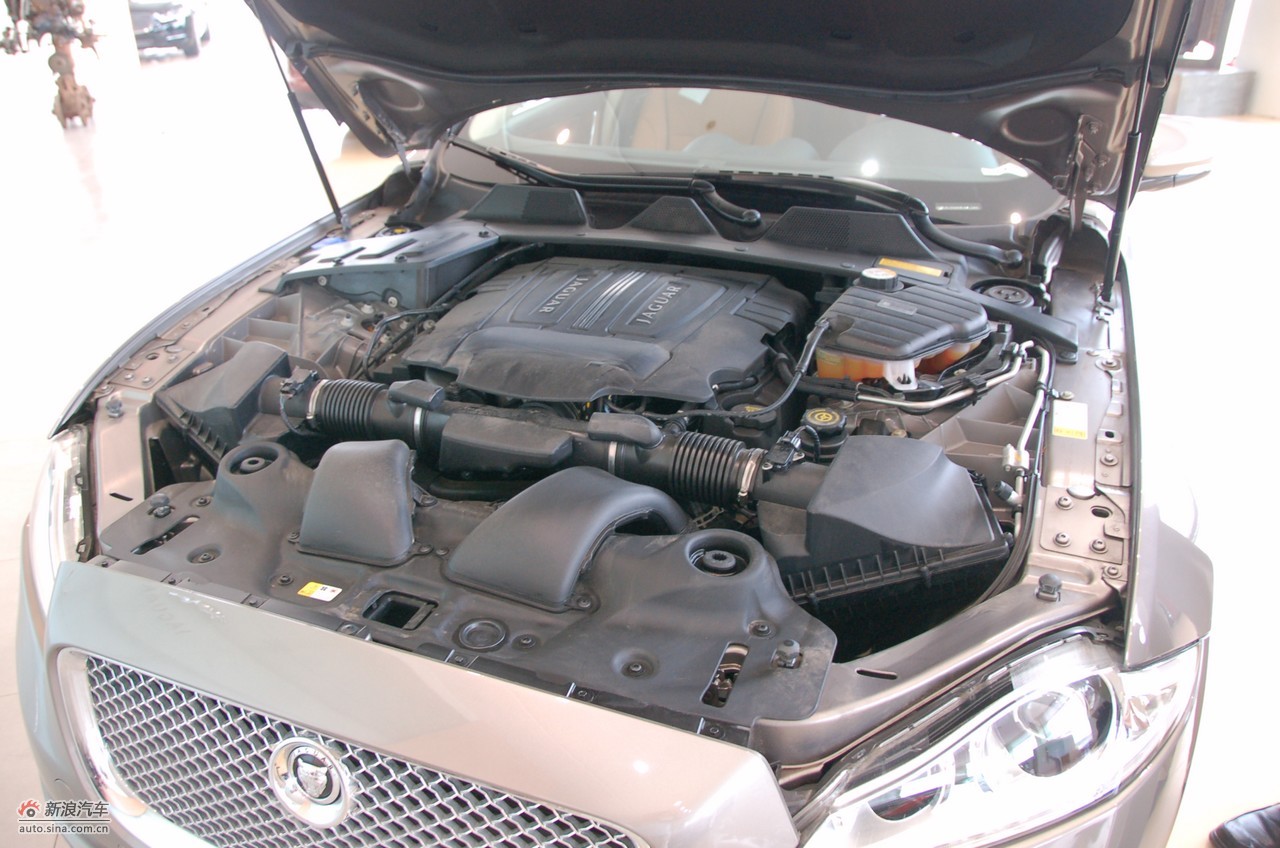 2010款捷豹xj5.0升v8自然吸气汽油发动机全景奢华版