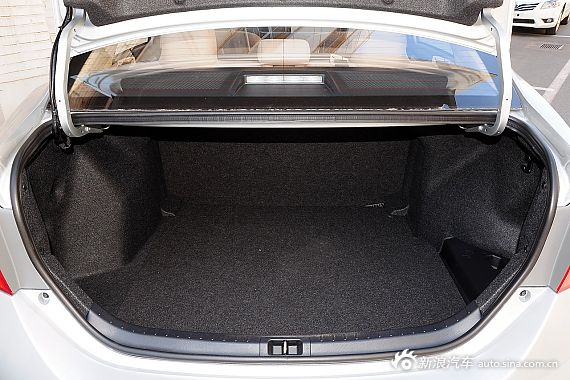 2015款雷凌1.6E CVT新锐版