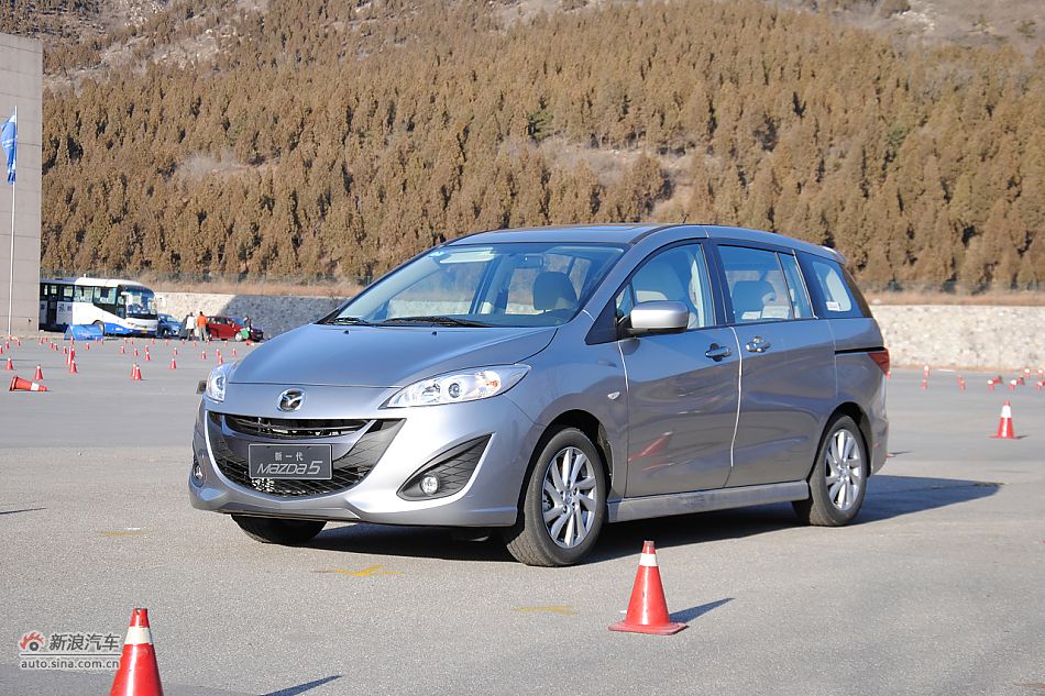马自达5外观