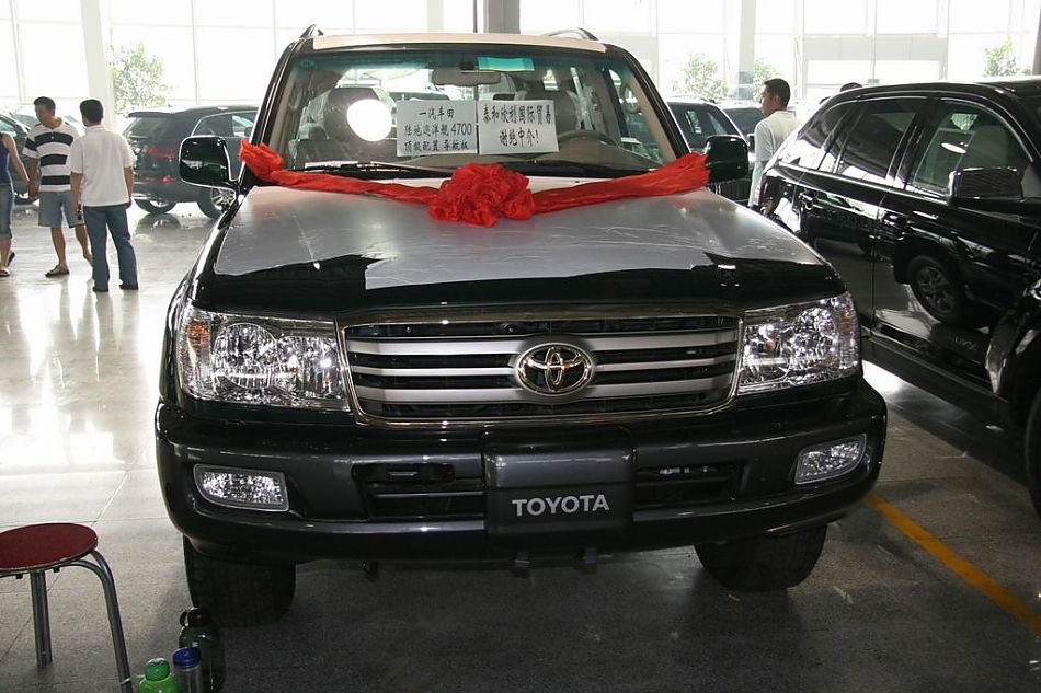 一汽丰越陆地巡洋舰外观