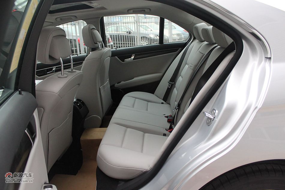 2010款奔驰c260 cgi:内饰部分