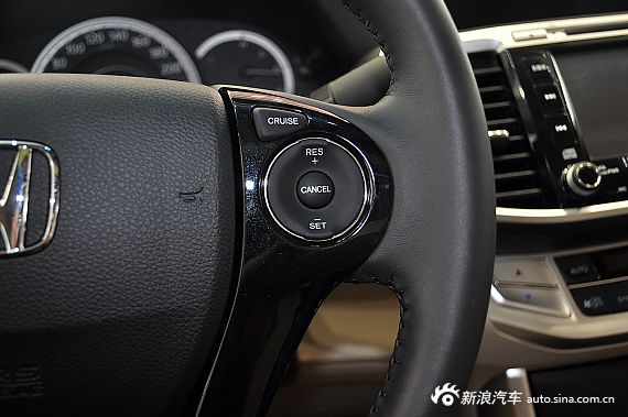 2014款雅阁2.0EXN豪华导航版 探戈红