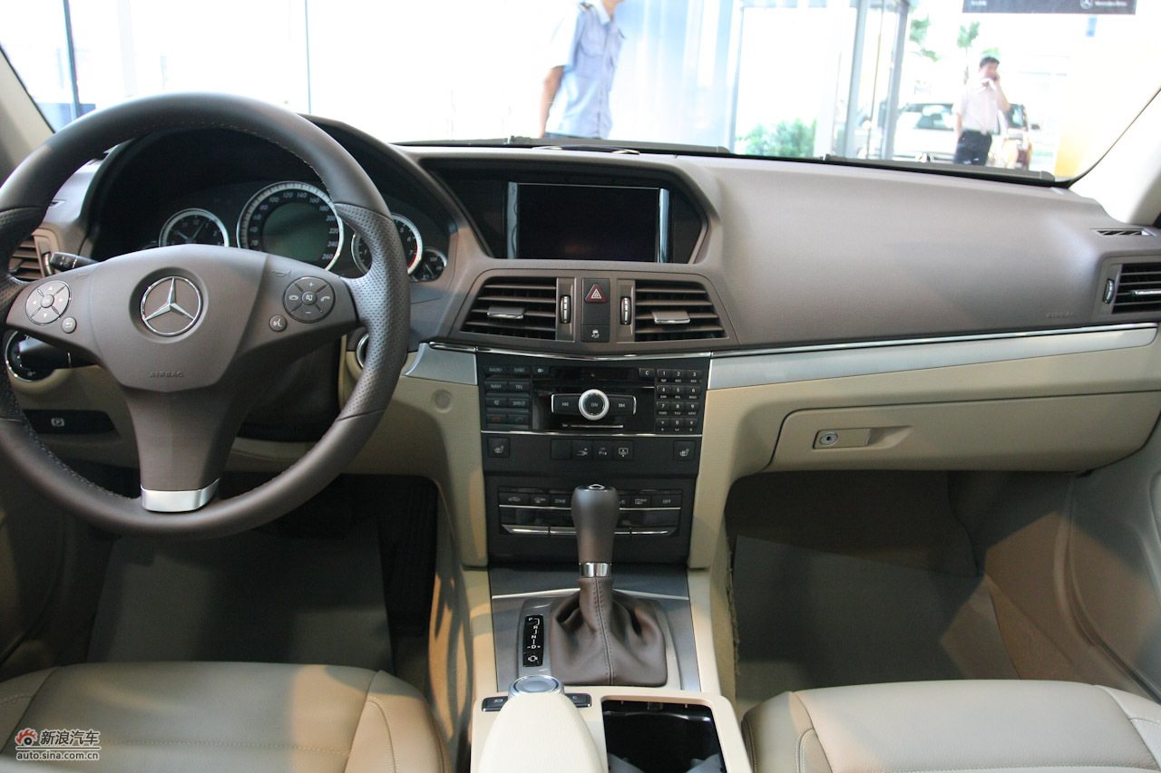2010款奔驰e260 coupe_奔驰e级-进口内饰图片2663025_汽车图库_新浪