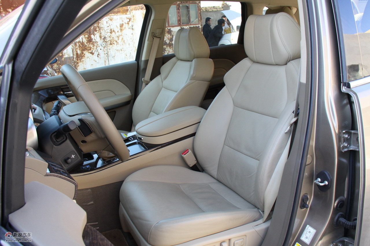 2010款讴歌mdx内饰