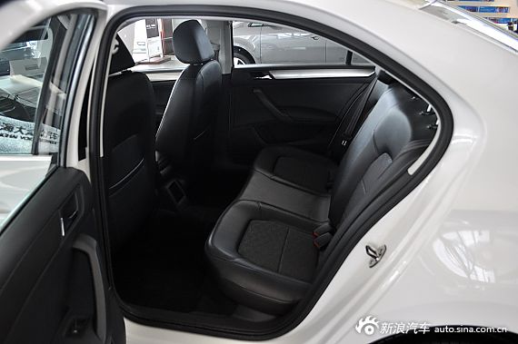 2013款桑塔纳1.6L自动舒适版 平安白