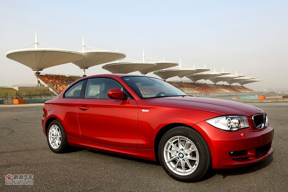 宝马1系双门轿跑