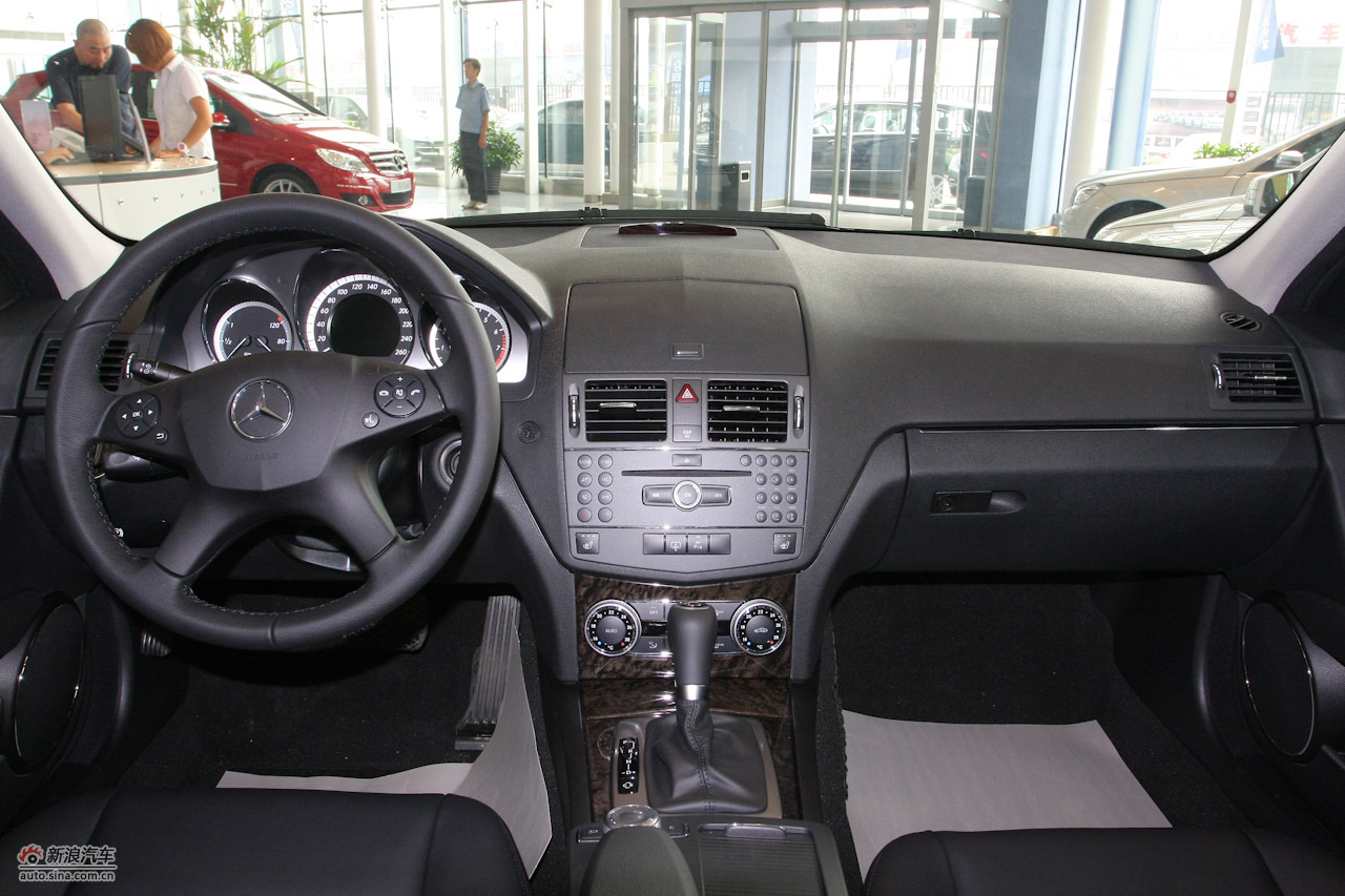 2010款奔驰c260 cgi:内饰部分