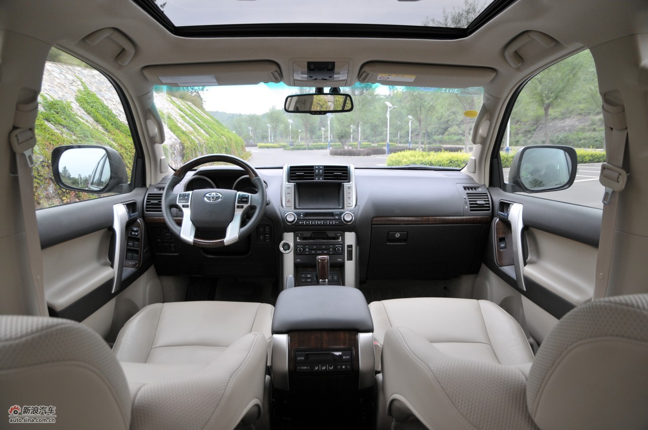 2010款普拉多vx 4.0自动导航版:内饰及内部细节