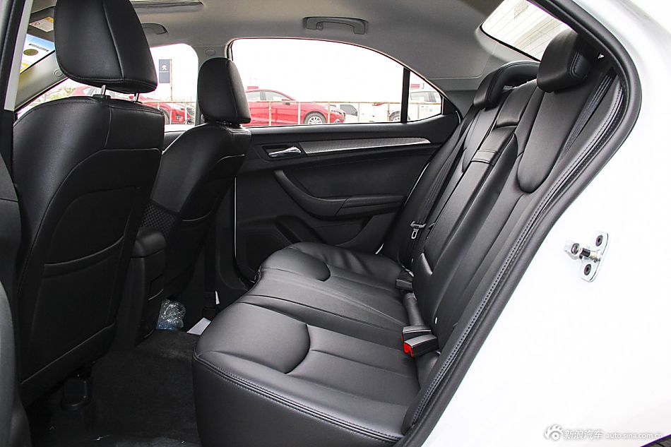 2015款荣威360 1.5L自动豪华版