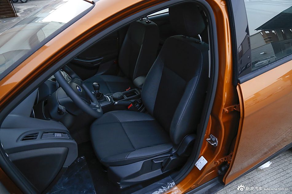 2015款福克斯两厢1.6L手动舒适型
