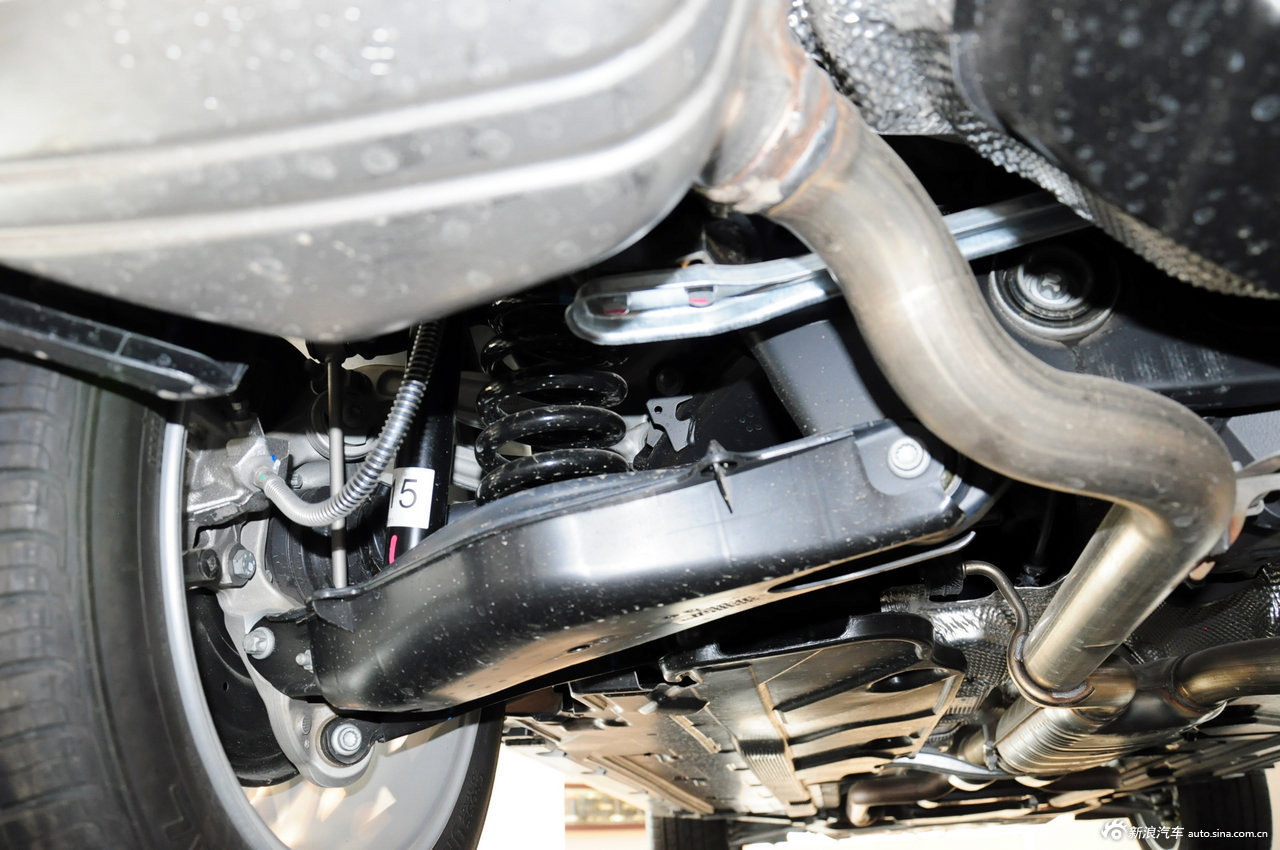 2012款奔驰glk级实拍_奔驰glk底盘图片16003188_汽车图库_新浪汽车