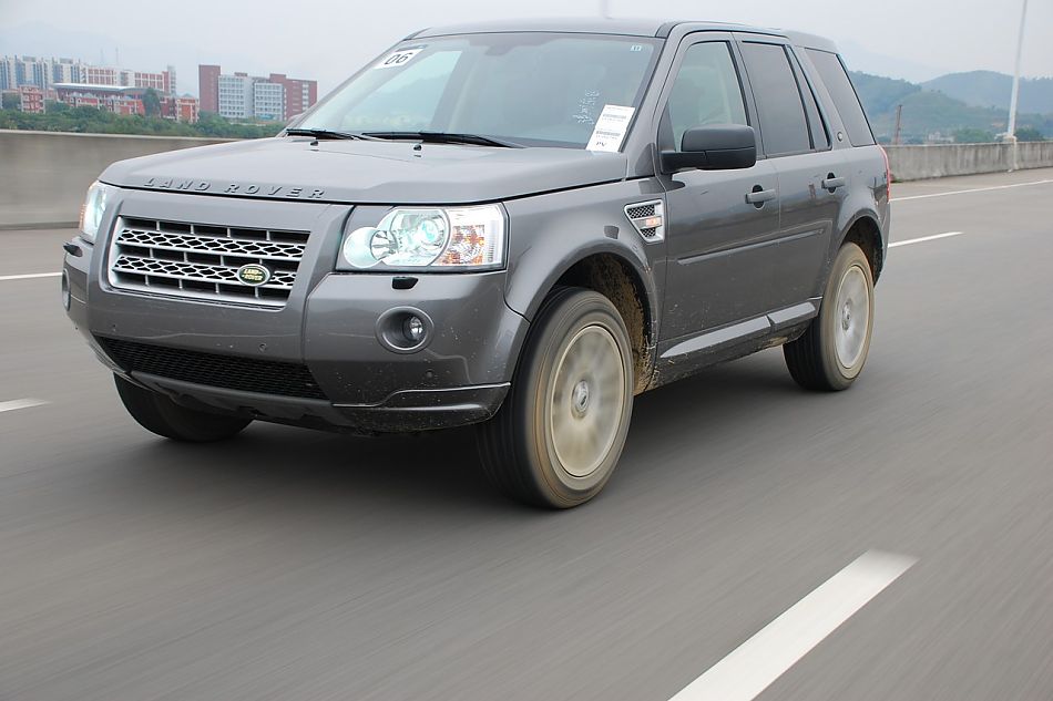 2010款路虎神行者2试车图