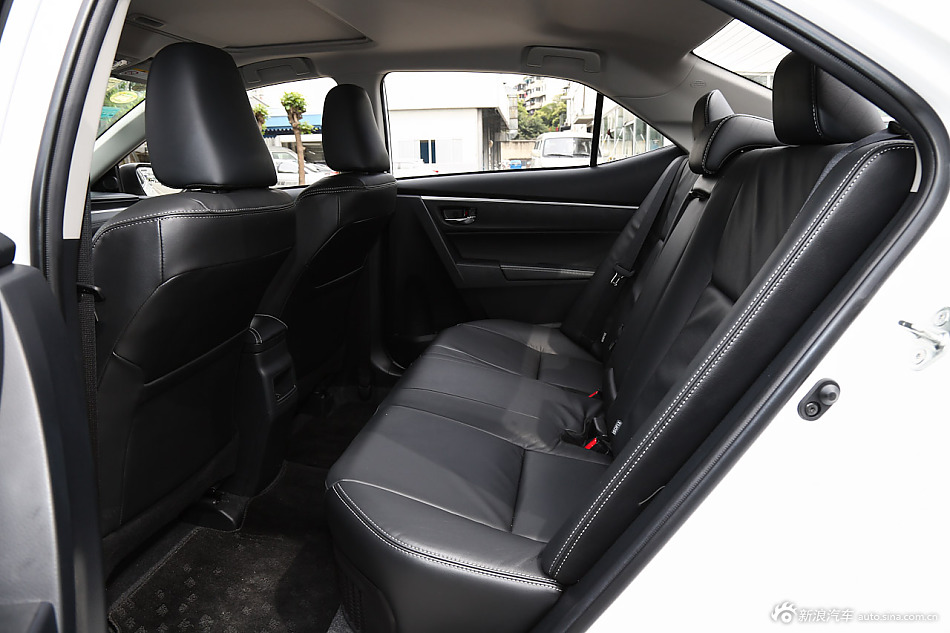 2016款卡罗拉双擎1.8L自动旗舰版