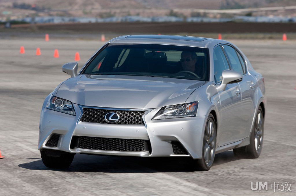 西装运动员雷克萨斯gs350fsport