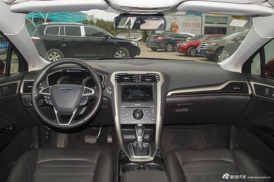 2013款蒙迪欧 2.0T自动240旗舰型